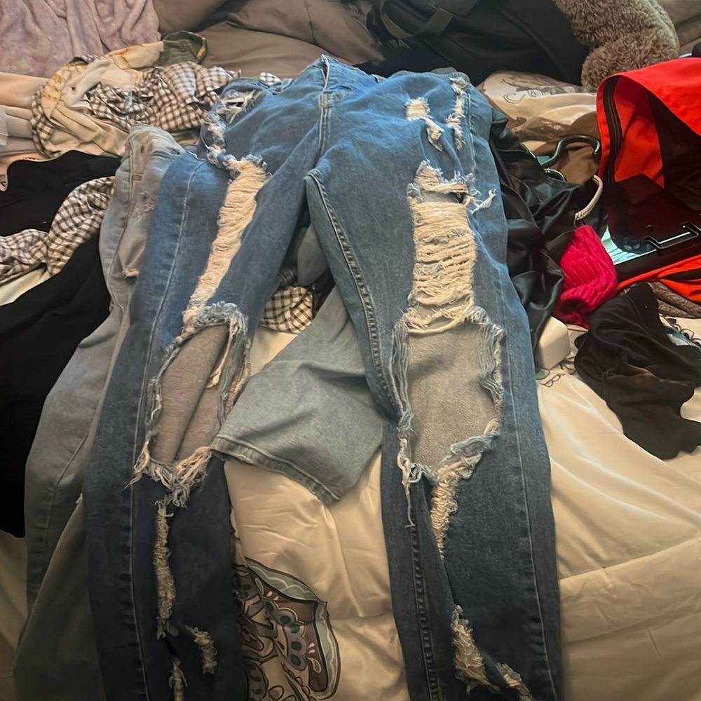 I am selling these cute mom flare jeans with wide leg cuts from  fashion nova